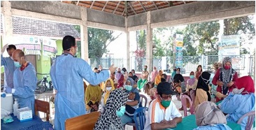 Ratusan Pedagang Pasar Tradisional Di Kabupaten Pasuruan Mulai Divaksin