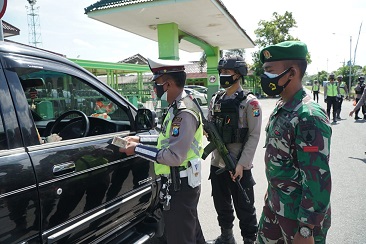 Tingkatkan Pemantauan Pelaku Perjalanan, Polres Blitar Kota Razia Penyekatan PPKM Darurat