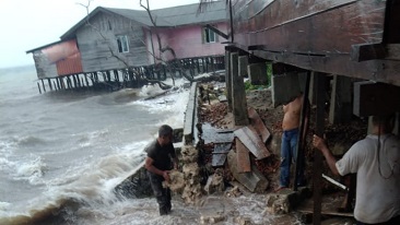Sebanyak 34 Warga Mengungsi Akibat Banjir Rob di Kepulauan Riau