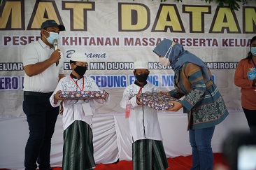 Hadiri Sunatan Massal, Bupati Ngawi, Harapkan Generasi Penerus Berkualitas