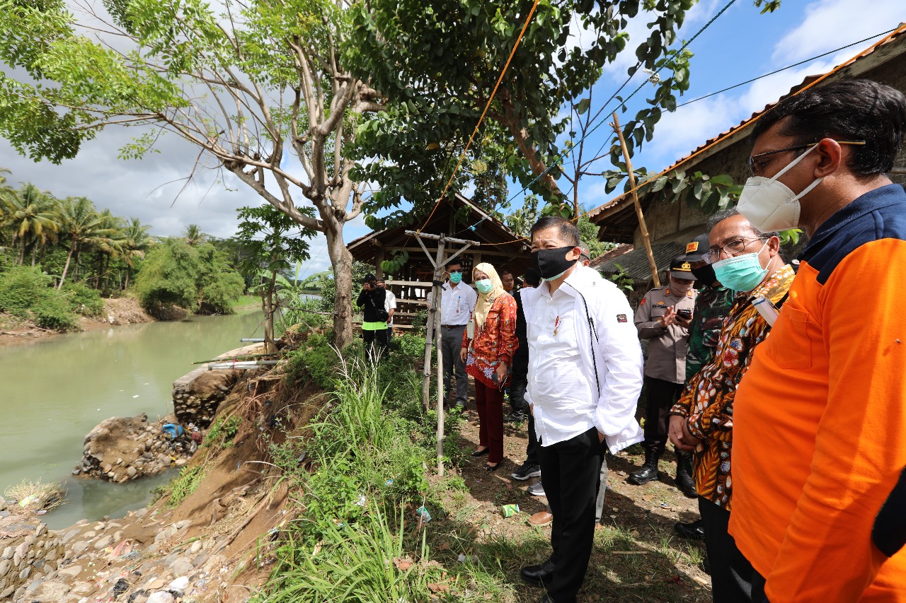 PANTAU PERCEPATAN PEMBANGUNAN JAWA BARAT BAGIAN SELATAN, MENTERI SUHARSO AWALI KUNKER TASIKMALAYA DAN GARUT