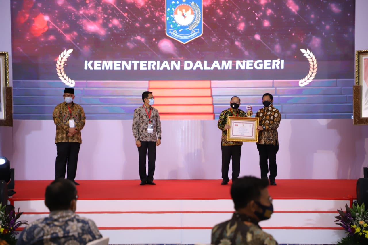 Kemendagri Raih 3 Penghargaan Membanggakan Dalam Waktu Bersamaan