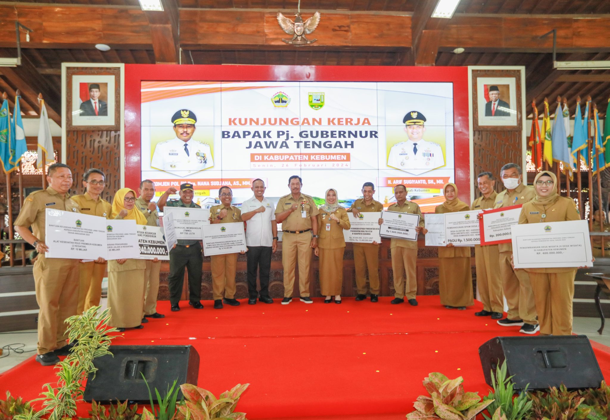SOLO TUAN RUMAH HUT DEKRANAS DAN HKG PKK