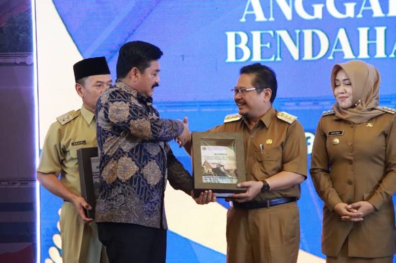 PJ BUPATI PASURUAN RESMIKAN GEDUNG INSTALASI FARMASI DAN DROPZONE IGD RSUD BANGIL