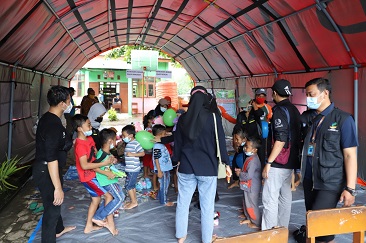 Anak-Anak Pengungsi Senang Diajak Bermain dan Belajar