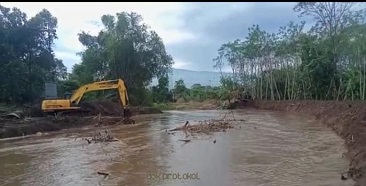 Antisipasi Luberan, Pemkab Pasuruan Bersama Warga Bersihkan Sungai Magersari