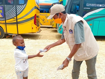 124 Personil Relawan Prokes Kota Jayapura Gencar bagikan 44.000 masker