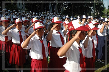 Pemerintah Terbitkan Keputusan Bersama Penggunaan Pakaian Seragam dan Atribut bagi Peserta Didik, Pendidik, dan Tenaga Kependidikan pada Sekolah Negeri 