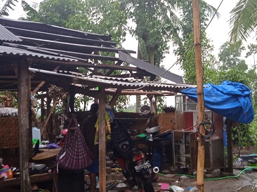 Angin Kencang di Kabupaten Lampung Tengah, BPBD Berikan Bantuan Logistik