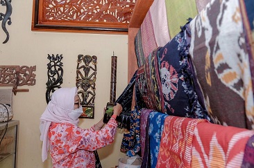 Tingkatkan Kesejahteraan, Menparekraf Dorong UMKM Manfaatkan Peluang di Ajang MotoGP Mandalika 2022