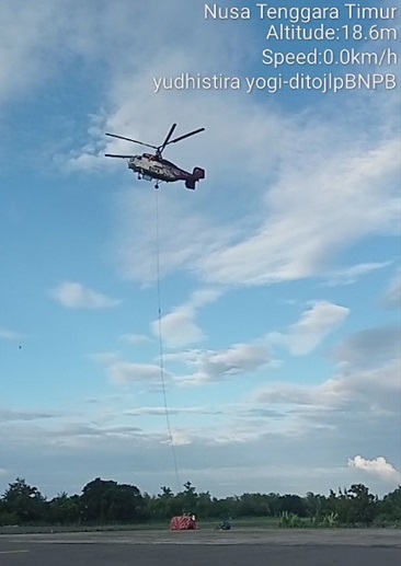 Sejumlah Desa Terisolir Pasca Banjir Bandang NTT, Terima Bantuan Menggunakan Heli