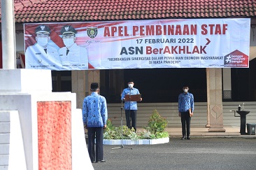 Apel Pembinaan Staf, Wabup Ngawi Minta ASN Berkontribusi Dalam Pengentasan Kemiskinan di Ngawi