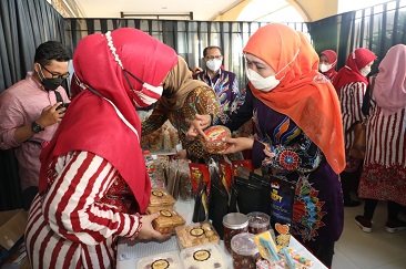 Puncak BBGRM, Gubernur Khofifah Ajak Masyarakat Fokuskan Gotong Royong untuk Mitigasi Bencana, Kemiskinan Ekstrem dan Percepatan Vaksinasi
