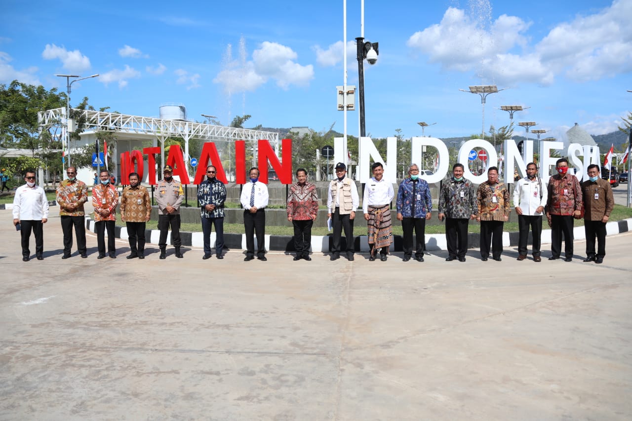 EMPAT MENTERI BICARA MENGELOLA BATAS NEGARA
