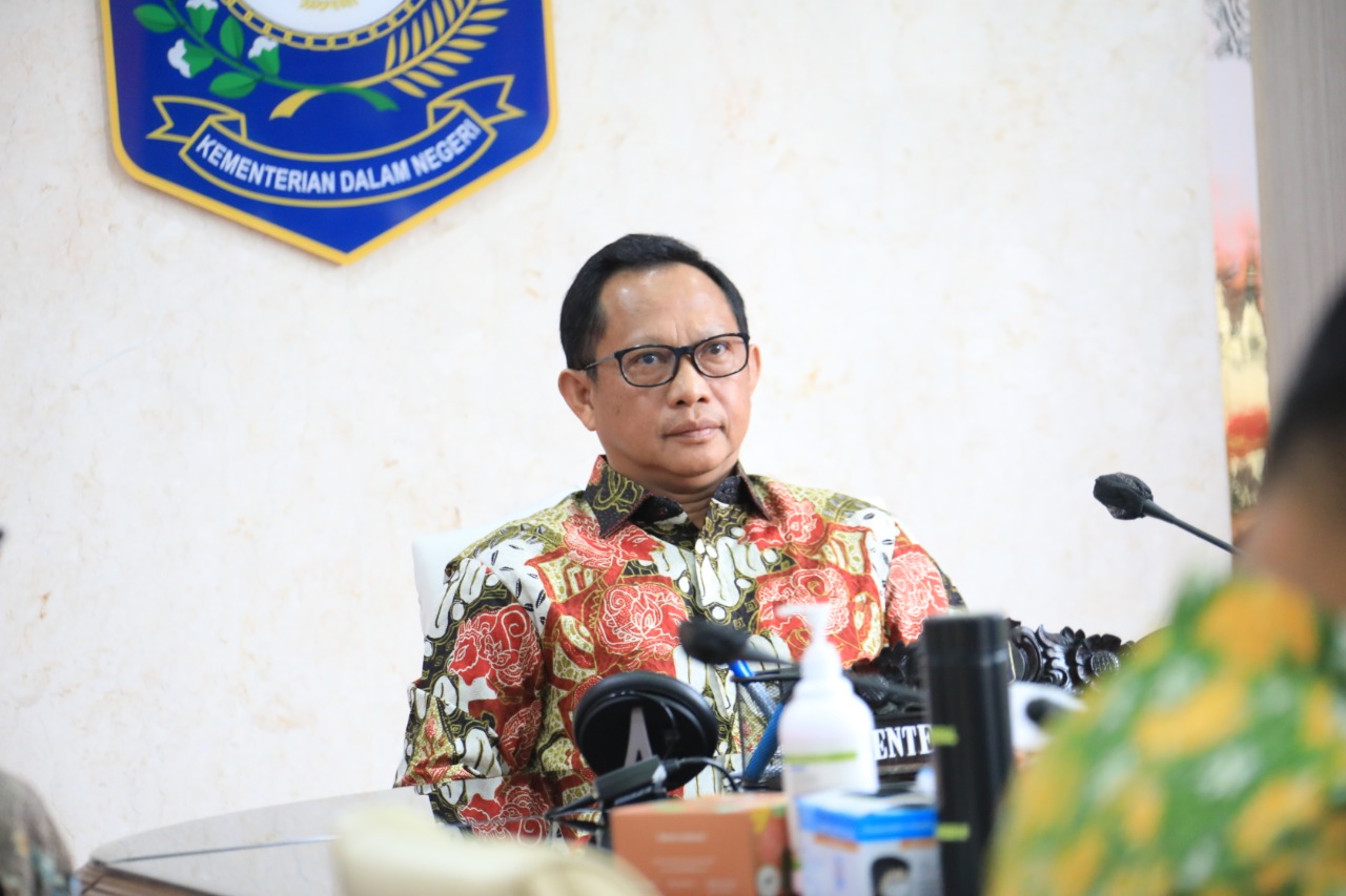 PILKADA KESEMPATAN RAKYAT PILIH PEMIMPIN CERDAS ATASI KRISIS COVID 19