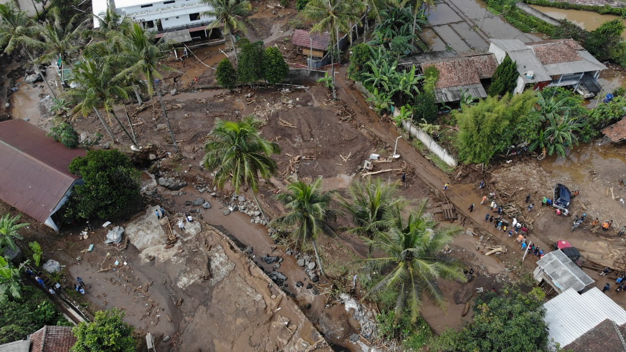 SEBAGIAN WILAYAH KABUPATEN SUKABUMI RESIKO TINGGI BANJIR BANDANG
