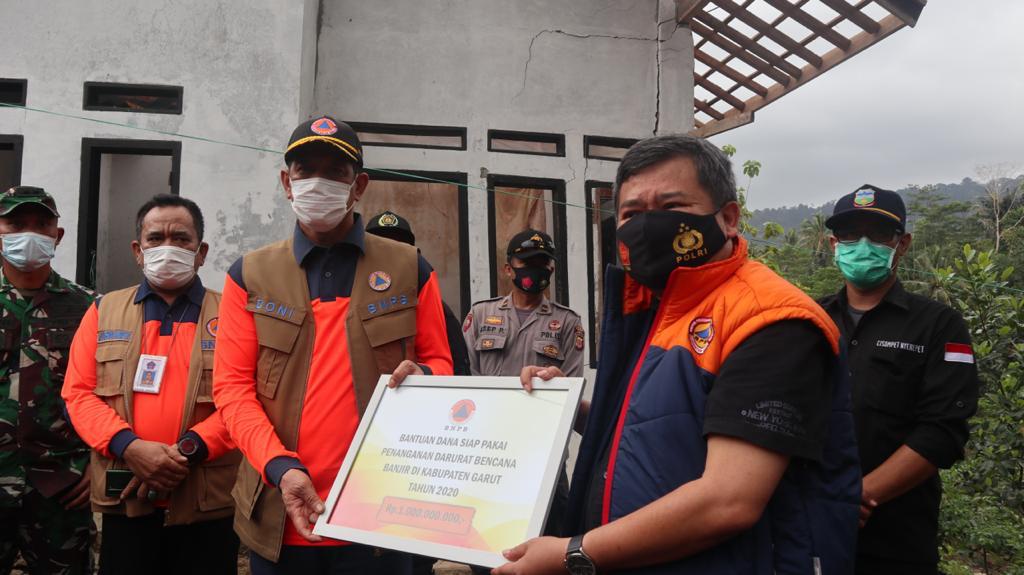 TINJAU BANJIR GARUT, KEPALA BNPB : KETANGGUHAN MASYARAKAT BENTUK OPTIMISME HADAPI BENCANA