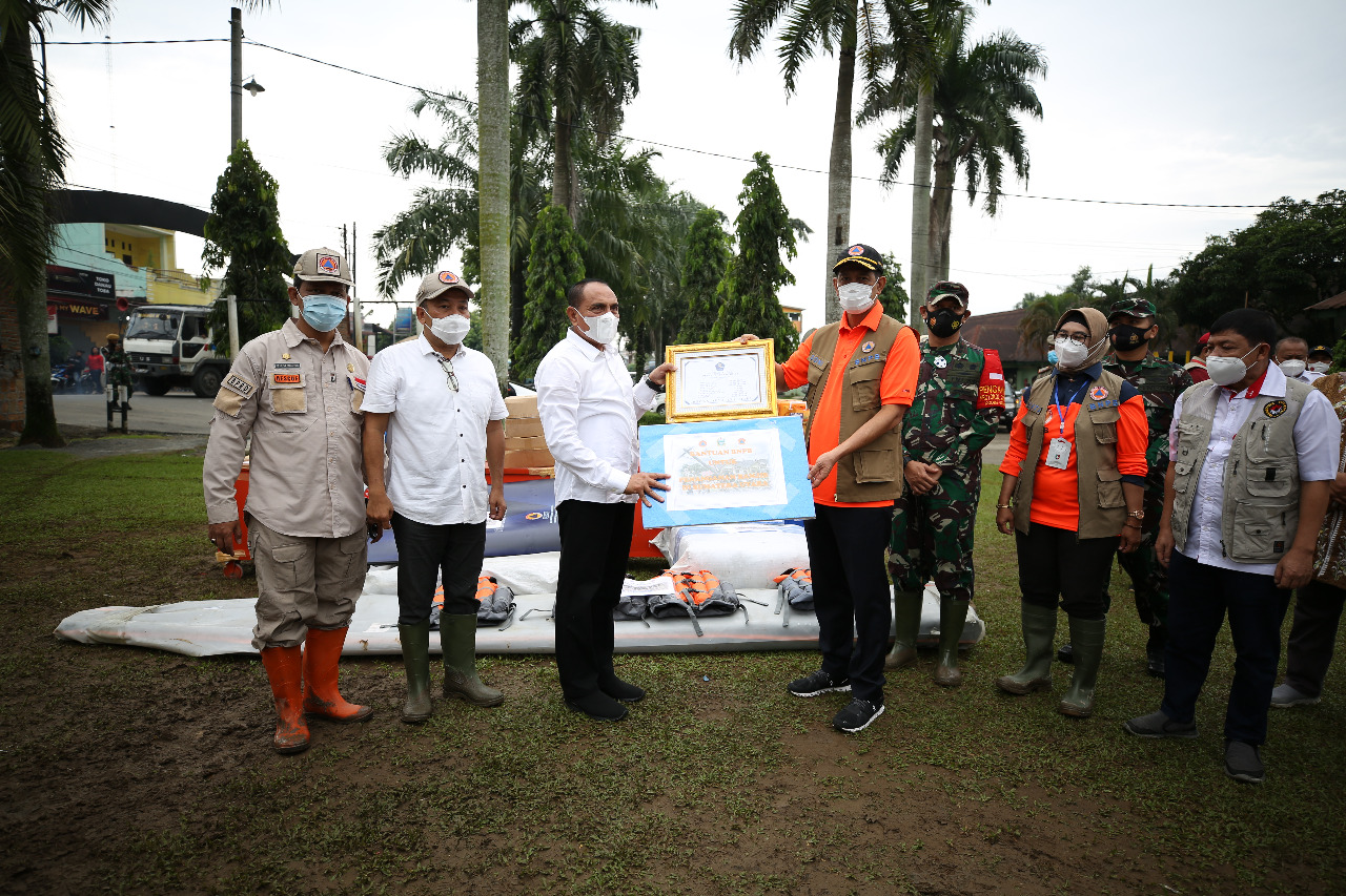 Tinjau Penanganan Banjir di Deli Serdang, Kepala BNPB Berikan Bantuan Dana DSP 500 Juta