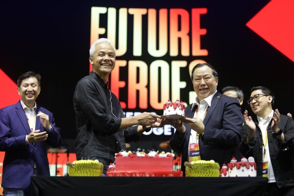 Ultah ke 55, Ganjar Dapat Kejutan dari Ratusan Pengusaha Muda