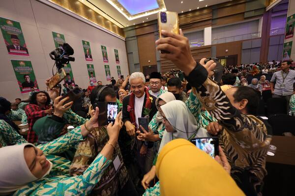 Ganjar Disambut Antusias Saat Hadiri Silaknas ICMI di Makassar