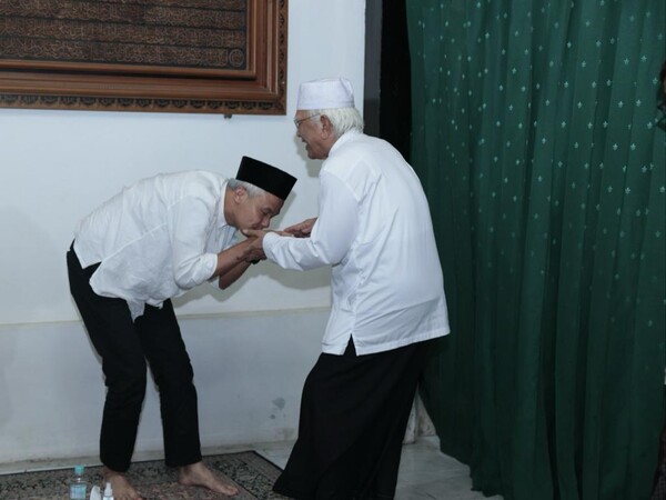 Tanggapi Puisi Gus Mus, Ganjar: Untuk Luruskan Kondisi yang Bengkok
