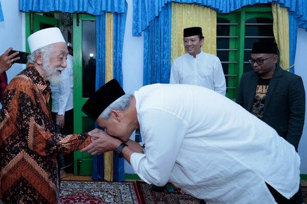 Dapat Dukungan Abuya Muhtadi Banten, Ganjar Diberi Nasihat tentang Kondisi Bangsa