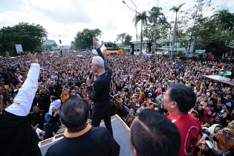 Membludak! Puluhan Ribu Warga Pontianak Senam Bareng, Penuhi Alun-alun Kapuas