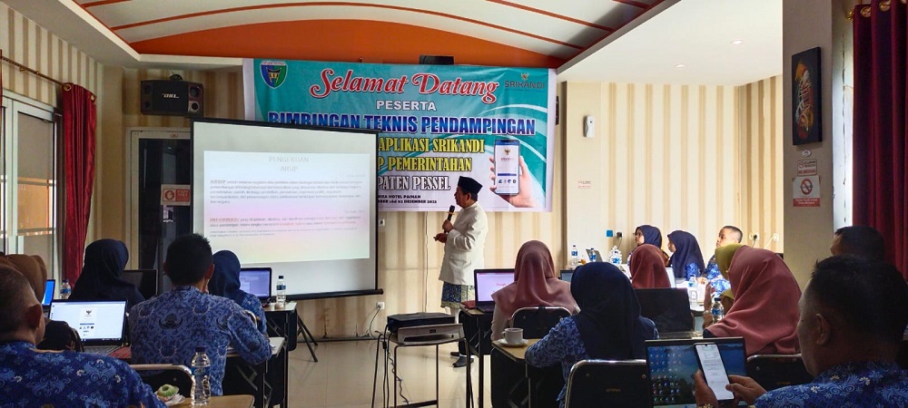 EFEKTIFKAN SRIKANDI, DISPERPUSIP PESISIR SELATAN BERIKAN BIMTEK SELURUH ADMIN OPD