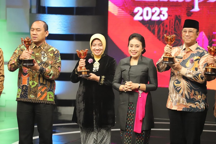 PURWOREJO RAIH ANUGERAH PARAHITA EKAPRAYA KATEGORI NINDYA DARI KEMENTERIAN PPPA