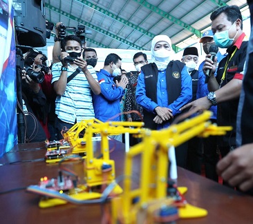 Era Society 5.0, Gubernur Khofifah Dorong Lulusan SMK Berwirausaha Dengan  Ketrampilan Digital