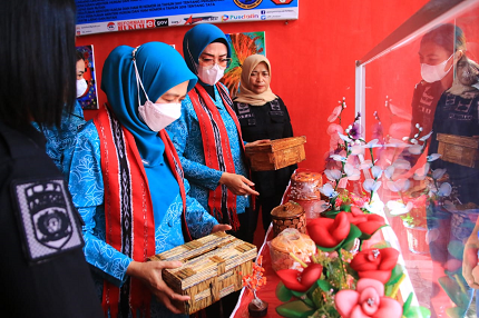 Kunjungi Lapas Perempuan Kelas III Ambon, Sekum TP PKK Beri Semangat Pemberdayaan