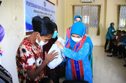 Peringati Hari Pahlawan, TP PKK Pusat Salurkan Bantuan di Lima Kecamatan di Maluku