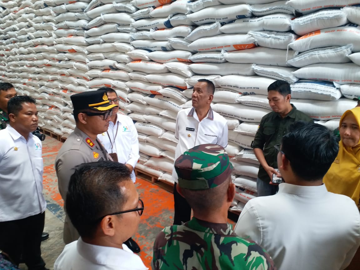 BUPATI PESISIR SELATAN PASTIKAN STOK BERAS UNTUK BULAN RAMADHAN AMAN