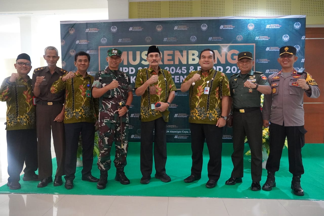BUPATI ARIEF MINTA PEMPROV JATENG TUNTASKAN JALAN PROVINSI DI BLORA