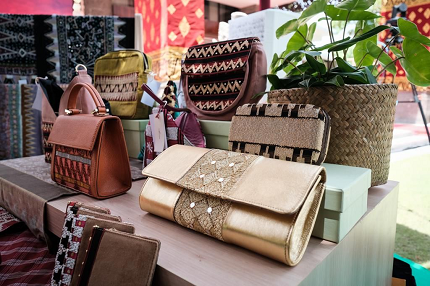 Ragam Produk Ekonomi Kreatif UMKM Dipamerkan dalam Spouse Program KTT G20