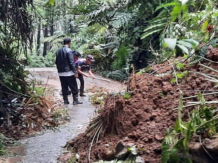 Hujan Semalaman, Banjir dan Longsor Melanda Wilayah Cilacap