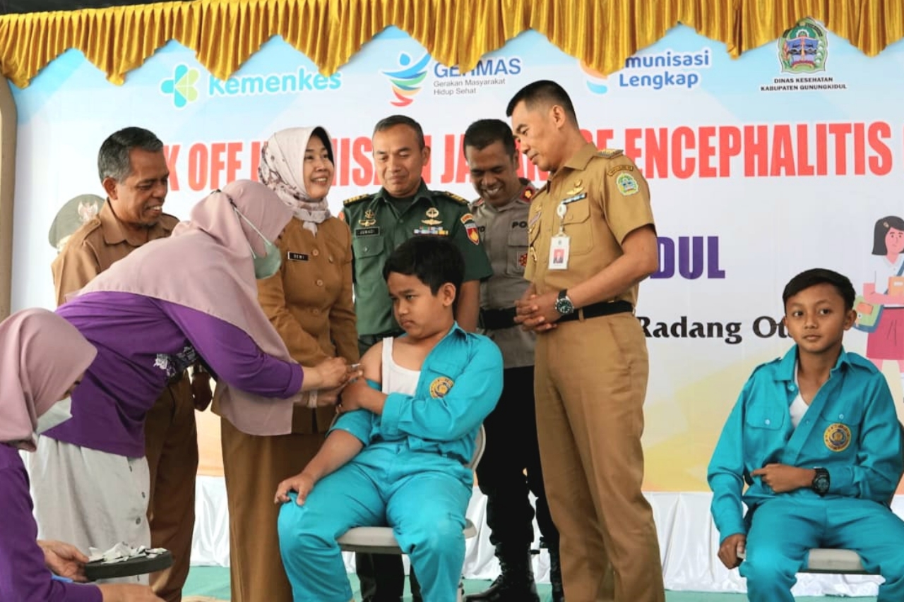 BUPATI GUNUNGKIDUL BUKA KICK OFF IMUNISASI JAPANESE ENCEPHALITIS