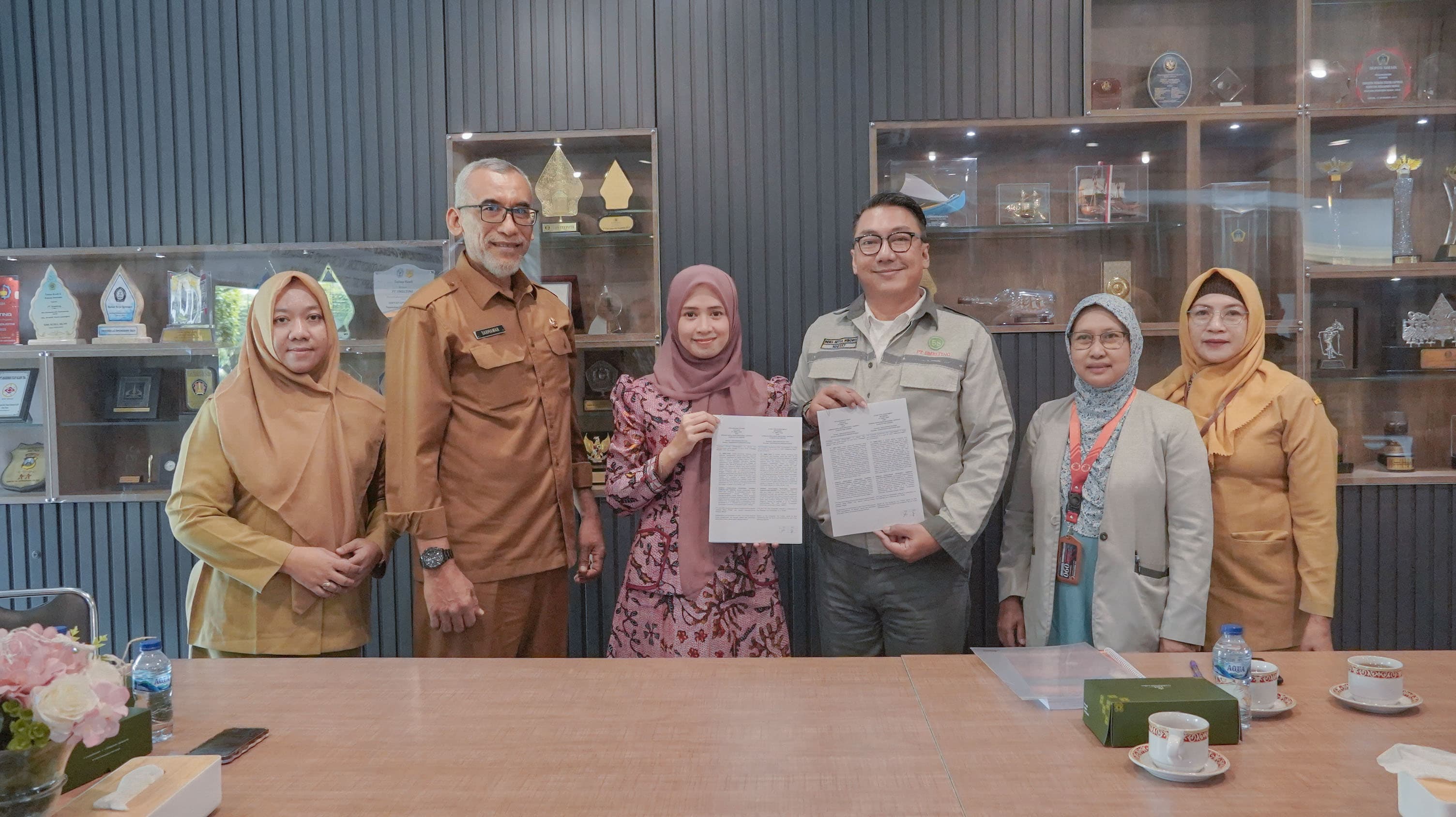 PEMBINAAN PERAJIN BATIK GO INTERNATIONAL, KETUA DEKRANASDA GRESIK SEPAKATI KERJA SAMA DENGAN PT SMELTING