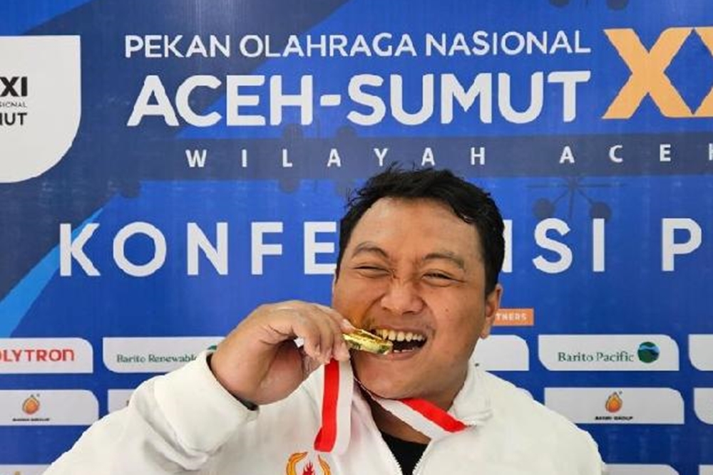 PECAHKAN REKOR NASIONAL, LIFTER JAMBI TAMBAH SATU EMAS