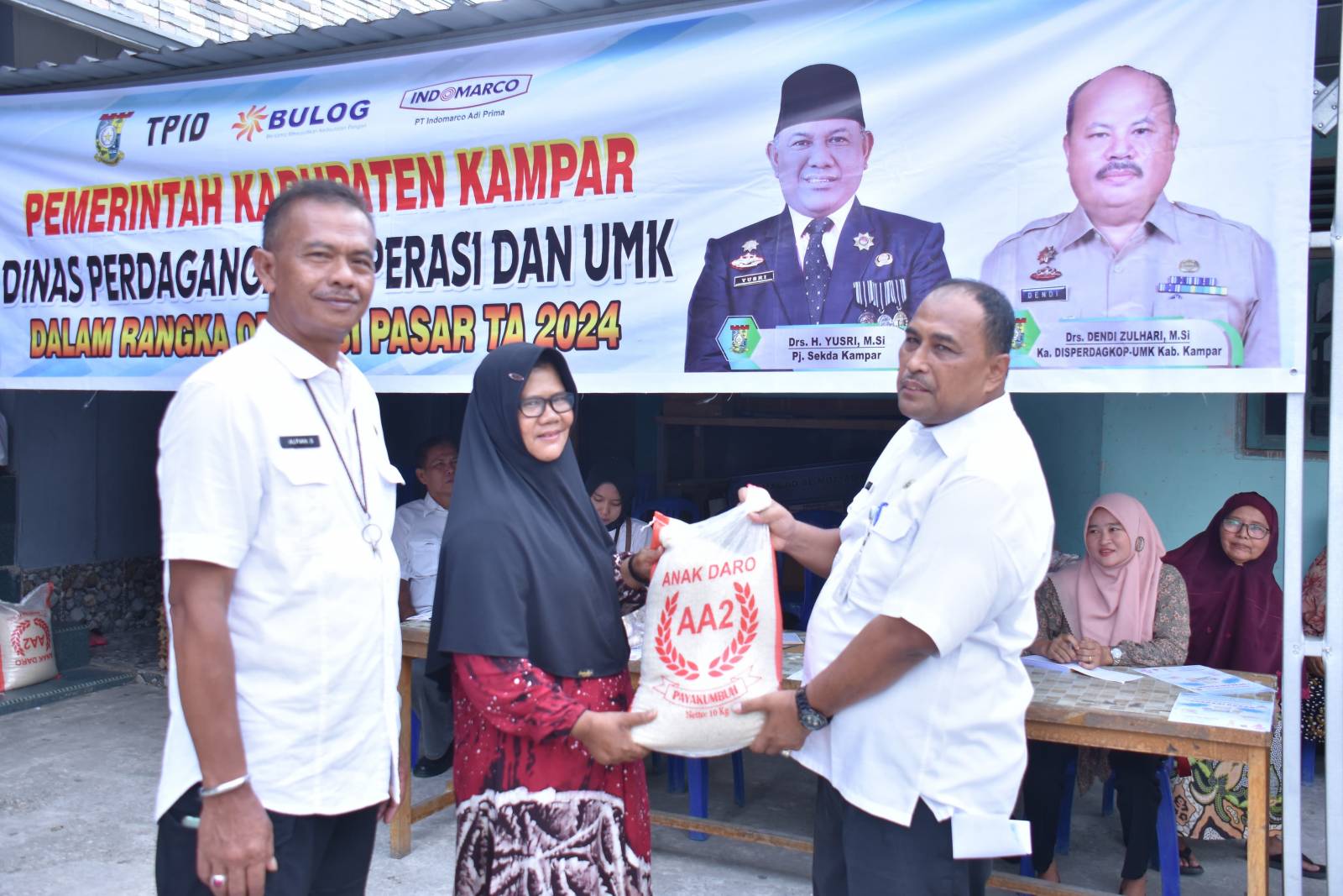 PEMKAB KAMPAR GELAR PASAR MURAH DESA KOTO PERAMBAHAN
