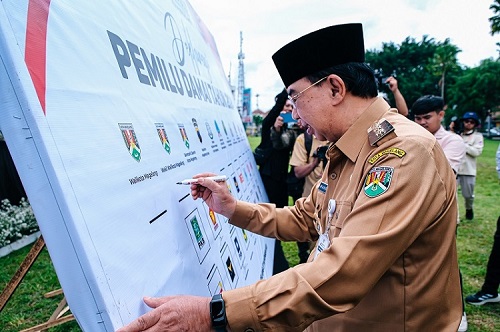 Komitmen Wujudkan Pemilu Aman dan Damai, Wakil WaliKota Magelang Tanda Tangani Deklarasi Pemilu Damai 2024