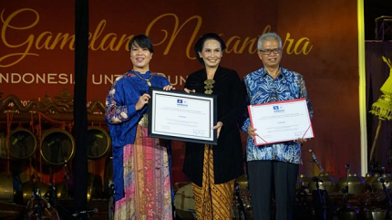 Kemendikbudristek Bersama Kemenlu Serahkan Sertifikat Gamelan sebagai WBTb UNESCO kepada Masyarakat