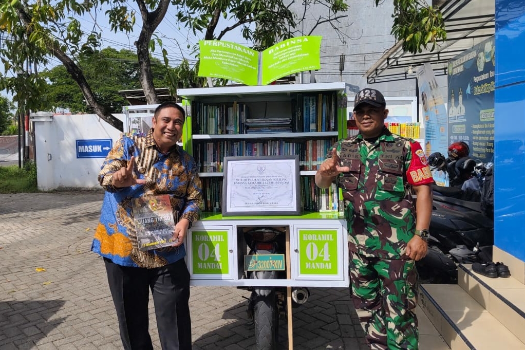 BUPATI MAROS RESMIKAN MOTOR PERPUSTAKAAN KELILING