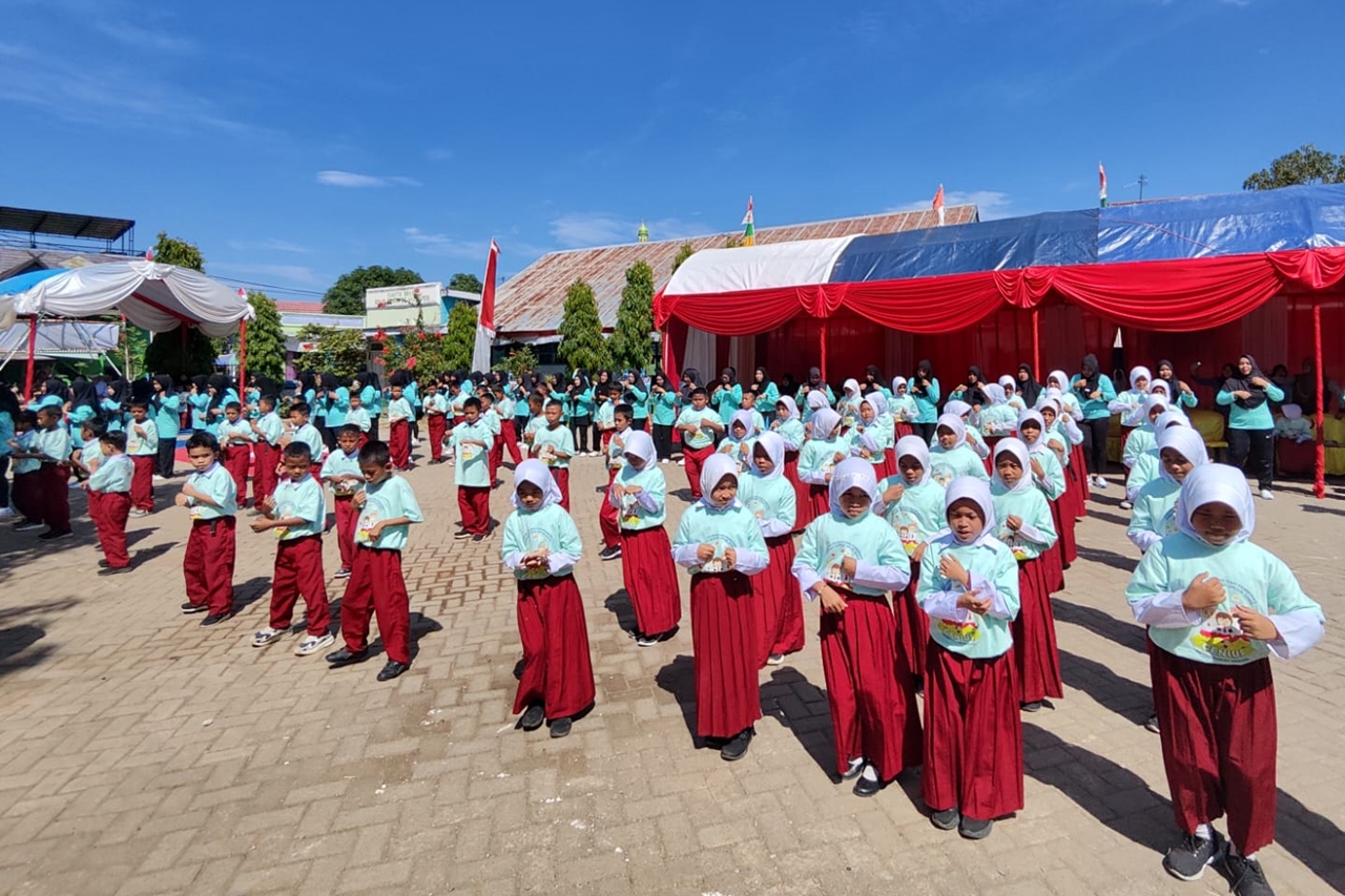 TINGKATKAN GIZI SISWA, PEMKAB MAROS LUNCURKAN PROGRAM GENIUS