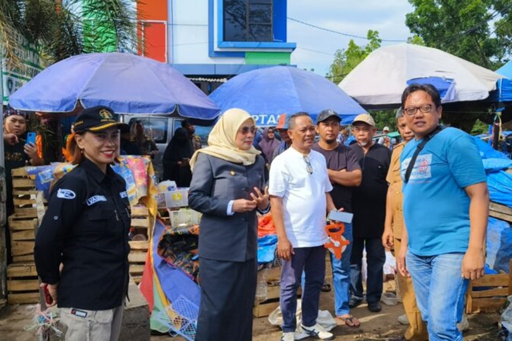 PLT BUPATI MAROS TINJAU PEMINDAHAN PEDAGANG DAN PROSES RENOVASI MASJID TRAMO