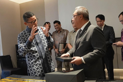 Menparekraf Ajak Investor Singapura Berinvestasi di Sektor Pariwisata  Dalam upaya membangkitkan ekonomi dan membuka lapangan kerja