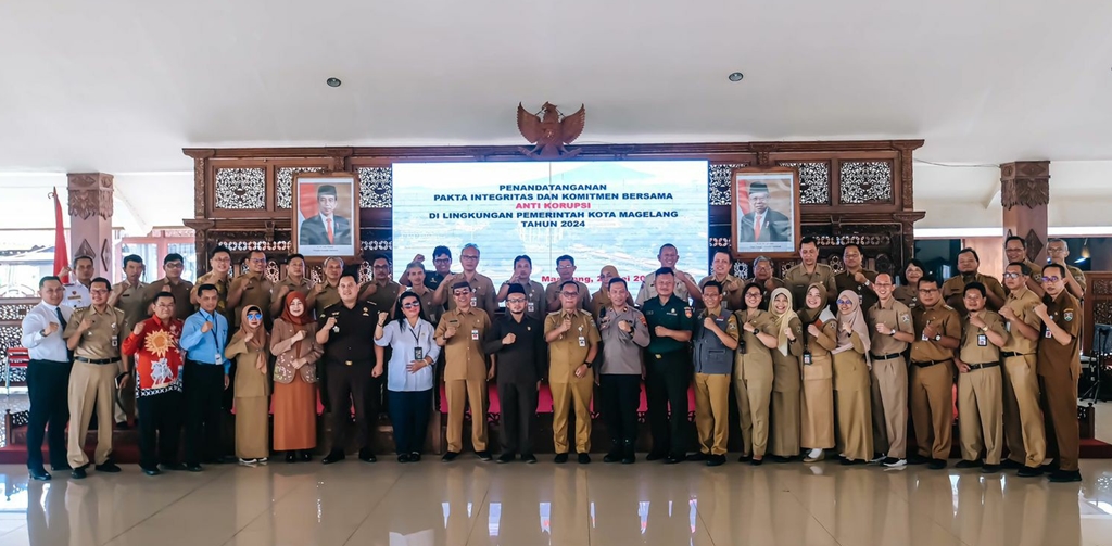 WALI KOTA DAN PEJABAT PEMKOT MAGELANG TANDA TANGAN PAKTA INTEGRITAS DAN KOMITMEN BERSAMA ANTI KORUPSI