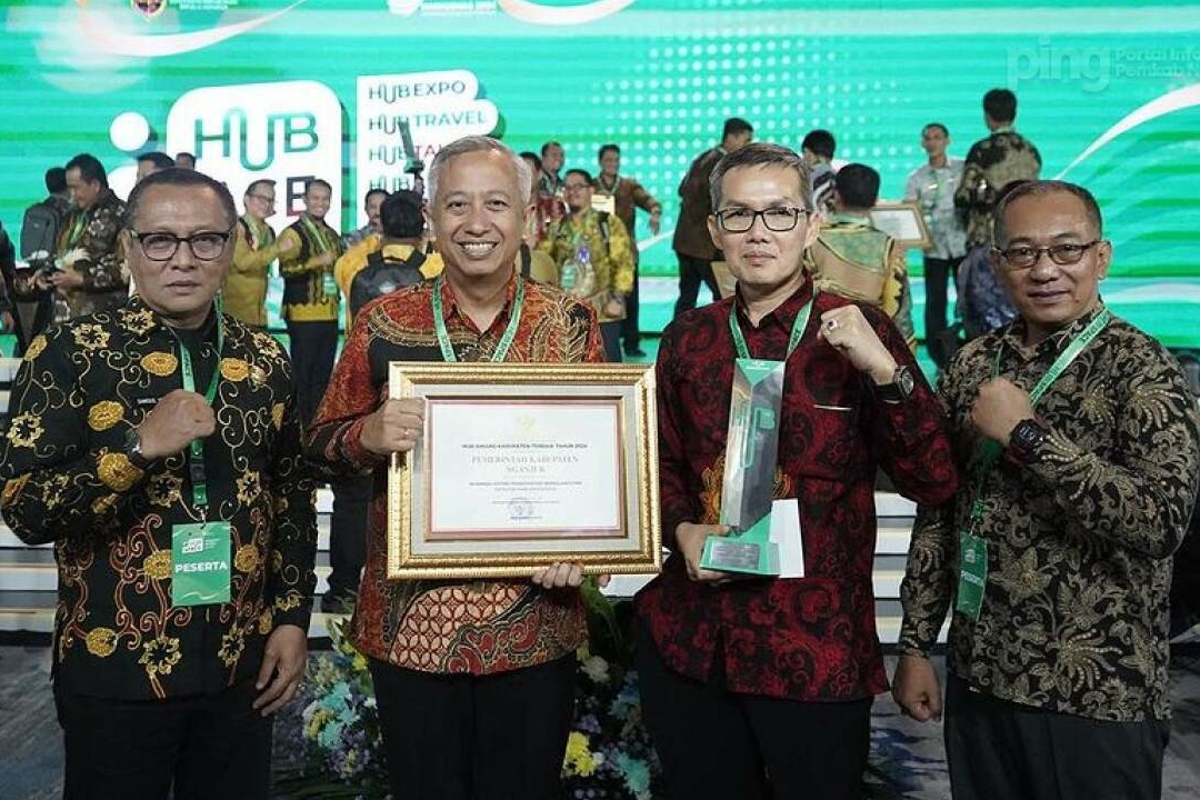 NGANJUK KABUPATEN TERBAIK SISTEM TRANSPORTASI BERKELANJUTAN