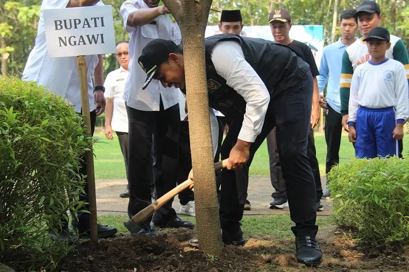 PEMKAB NGAWI PERINGATI HARI BUMI SEDUNIA DAN HARI LINGKUNGAN HIDUP