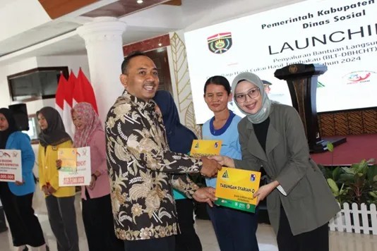 BUPATI NGAWI LUNCURKAN PENYALURAN BLT-DBHCHT 